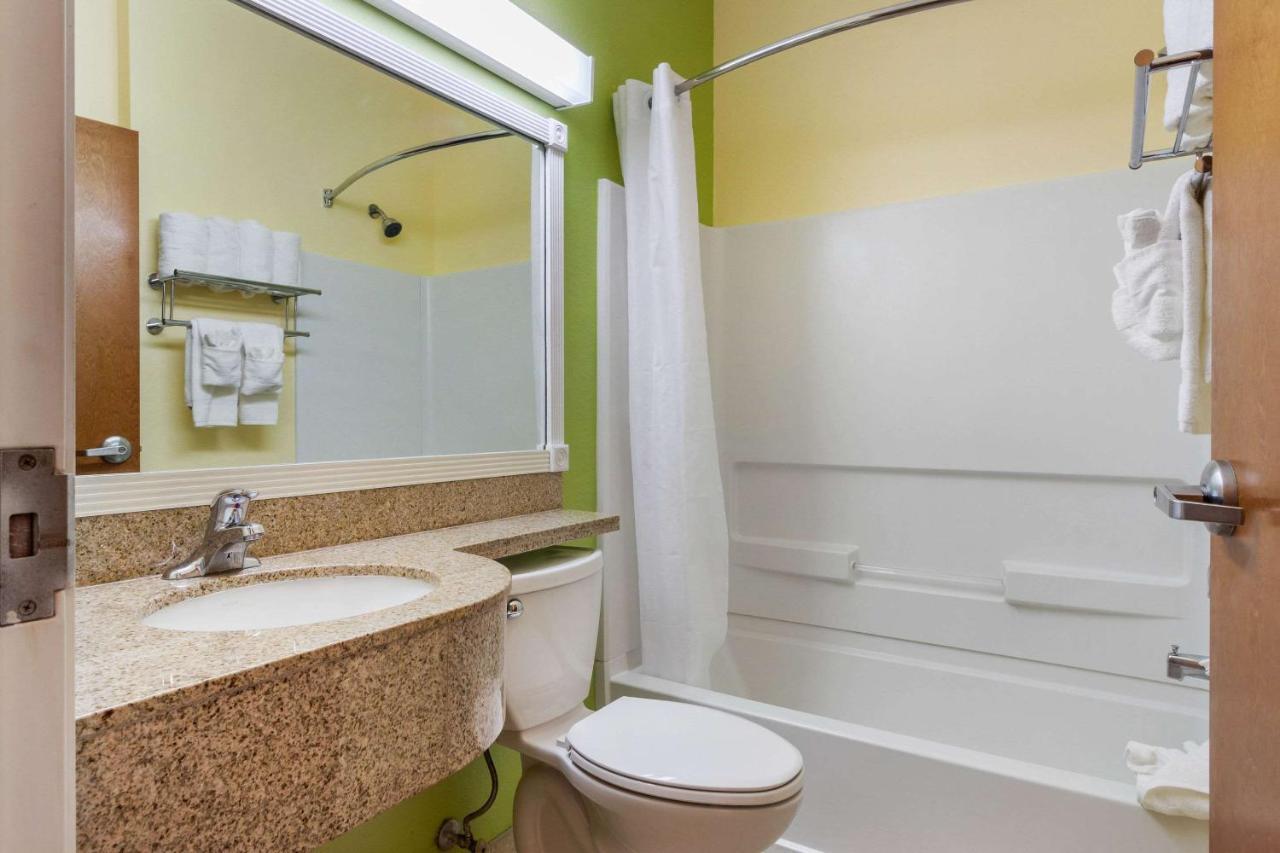 Quality Inn & Suites Lehigh Acres Fort Myers Buitenkant foto