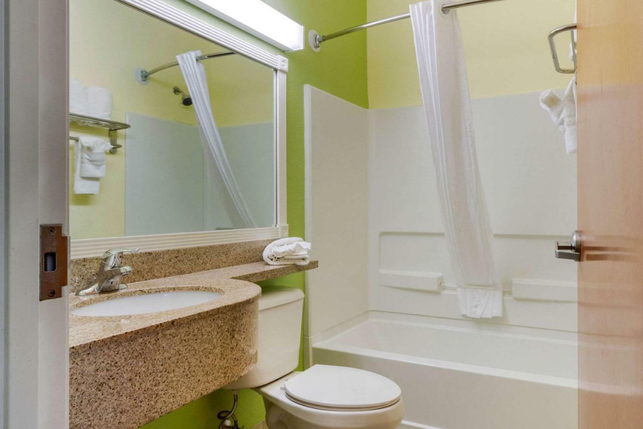 Quality Inn & Suites Lehigh Acres Fort Myers Buitenkant foto