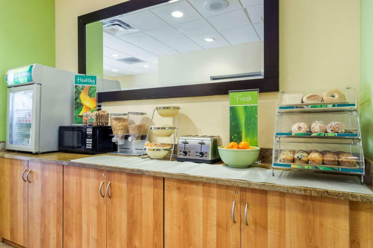 Quality Inn & Suites Lehigh Acres Fort Myers Buitenkant foto